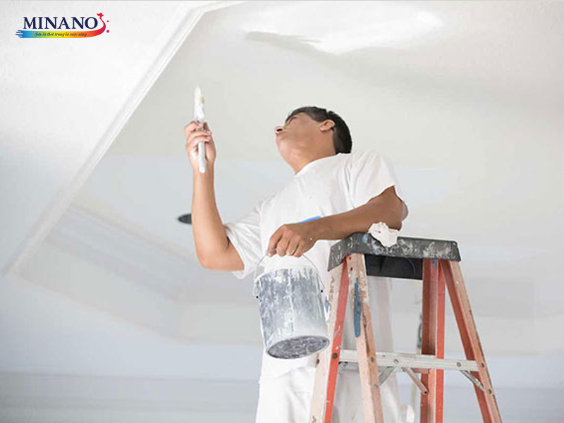 Vệ sinh, chuẩn bị bề mặt trước khi thi công sơn trần thạch cao
