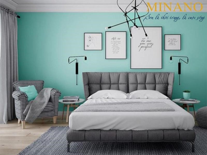 Phòng ngủ sơn màu xanh lá và nội thất xám bạc