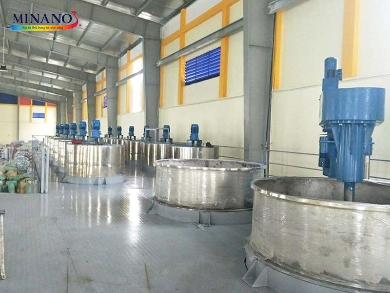 Sơn sẽ được khuấy liên tục để có độ đồng đều tốt nhất