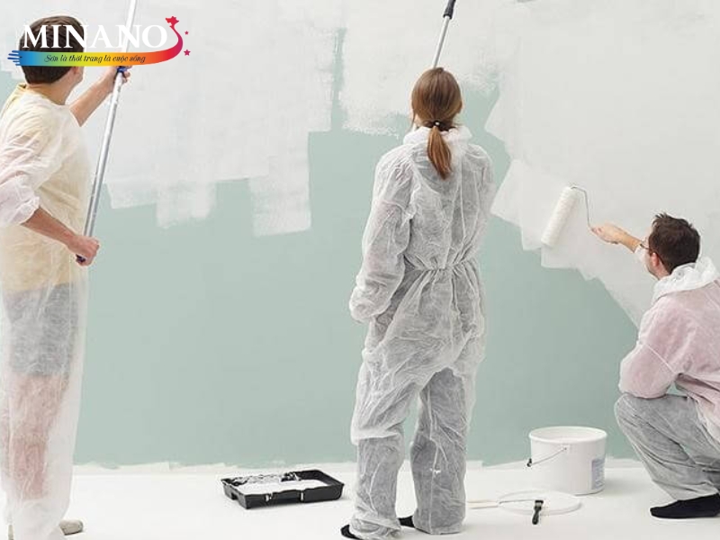 Phải thi công lăn 2 3 lớp trước khi tiến hành sơn màu