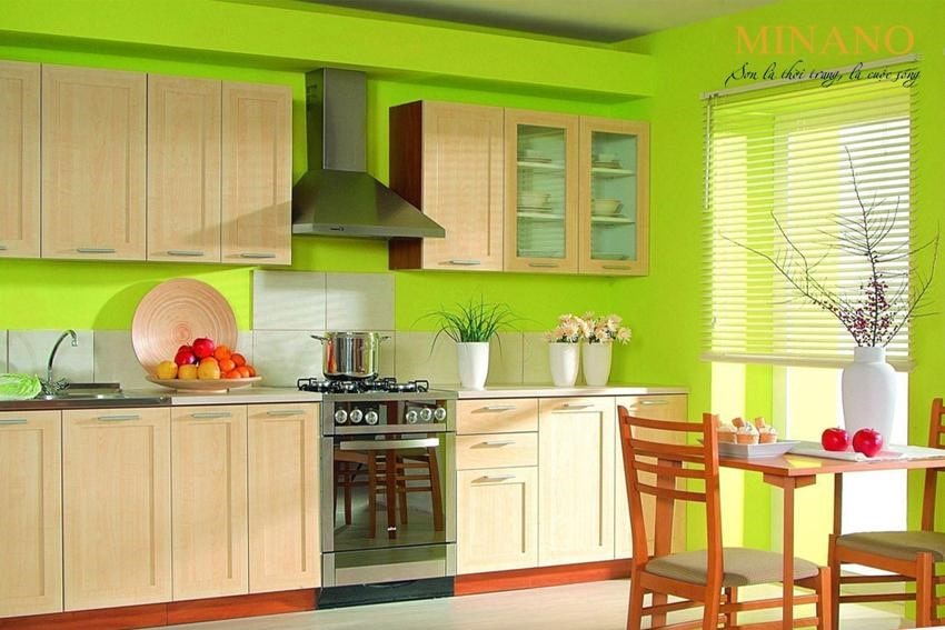 Căn bếp được sơn màu xanh nõn chuối