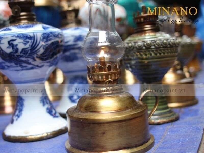 Dùng dầu hỏa tẩy vết sơn