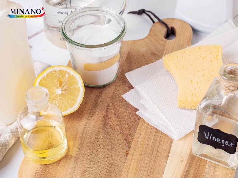 Sử dụng chanh, giấm nước tẩy sơn tường trên gỗ