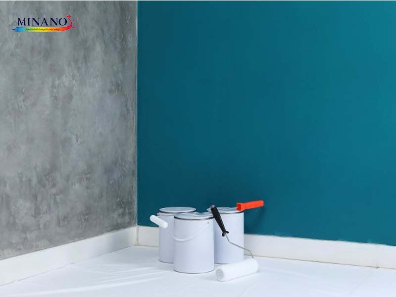 Tường ẩm có sơn nhà được không