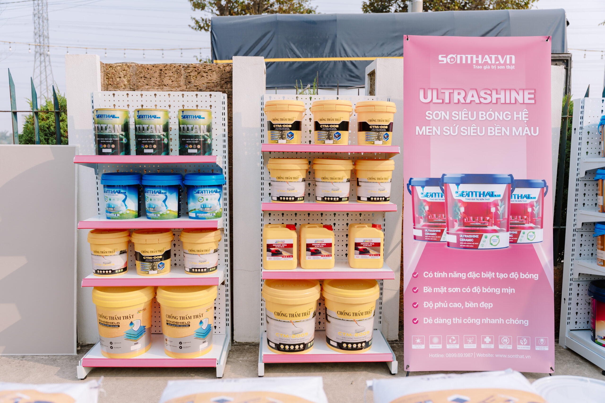 Khu trưng bày sản phẩm sơn thật