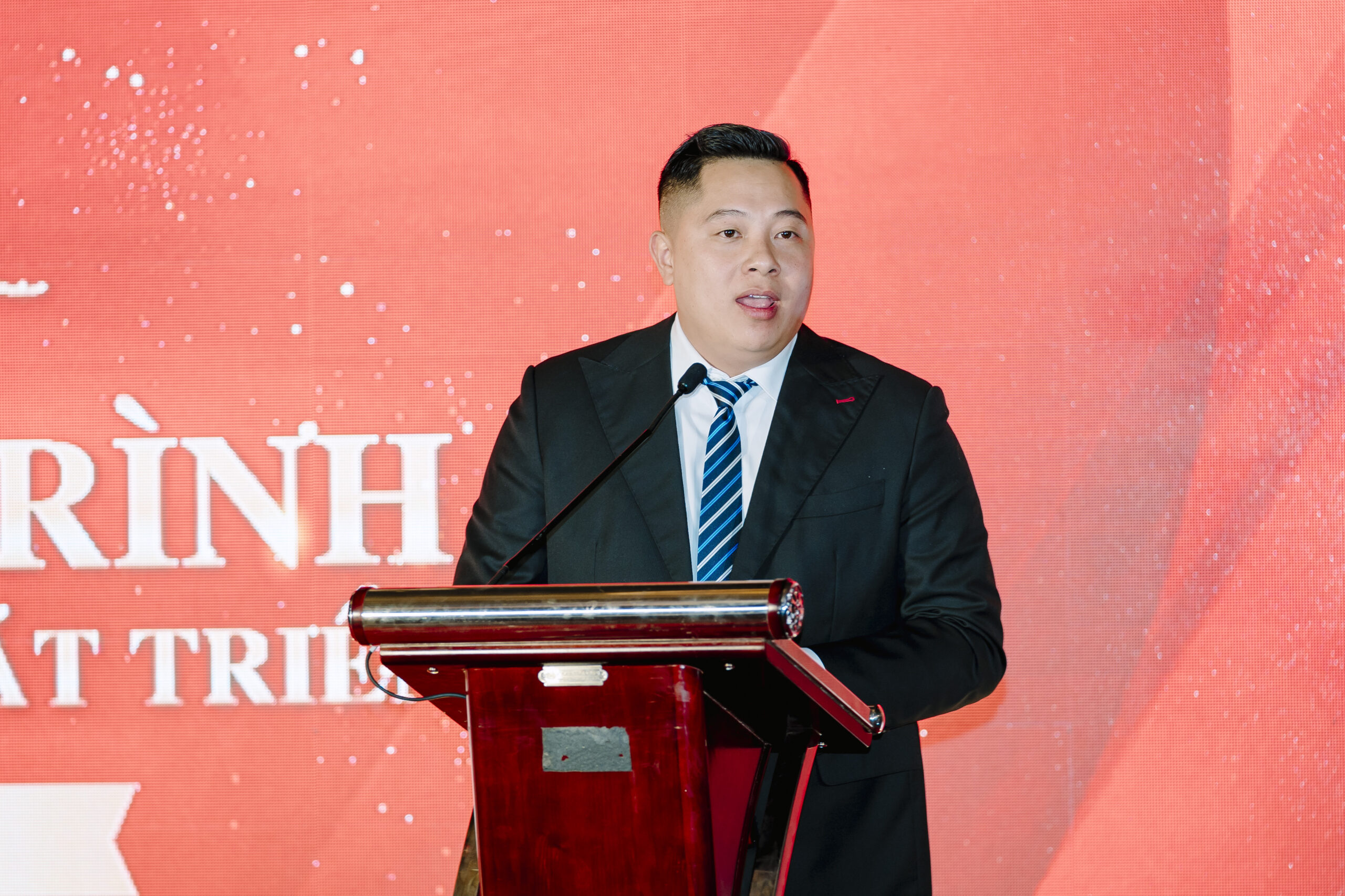 CEO Hoàng Đức Chung chia sẻ trong buổi kỷ niệm