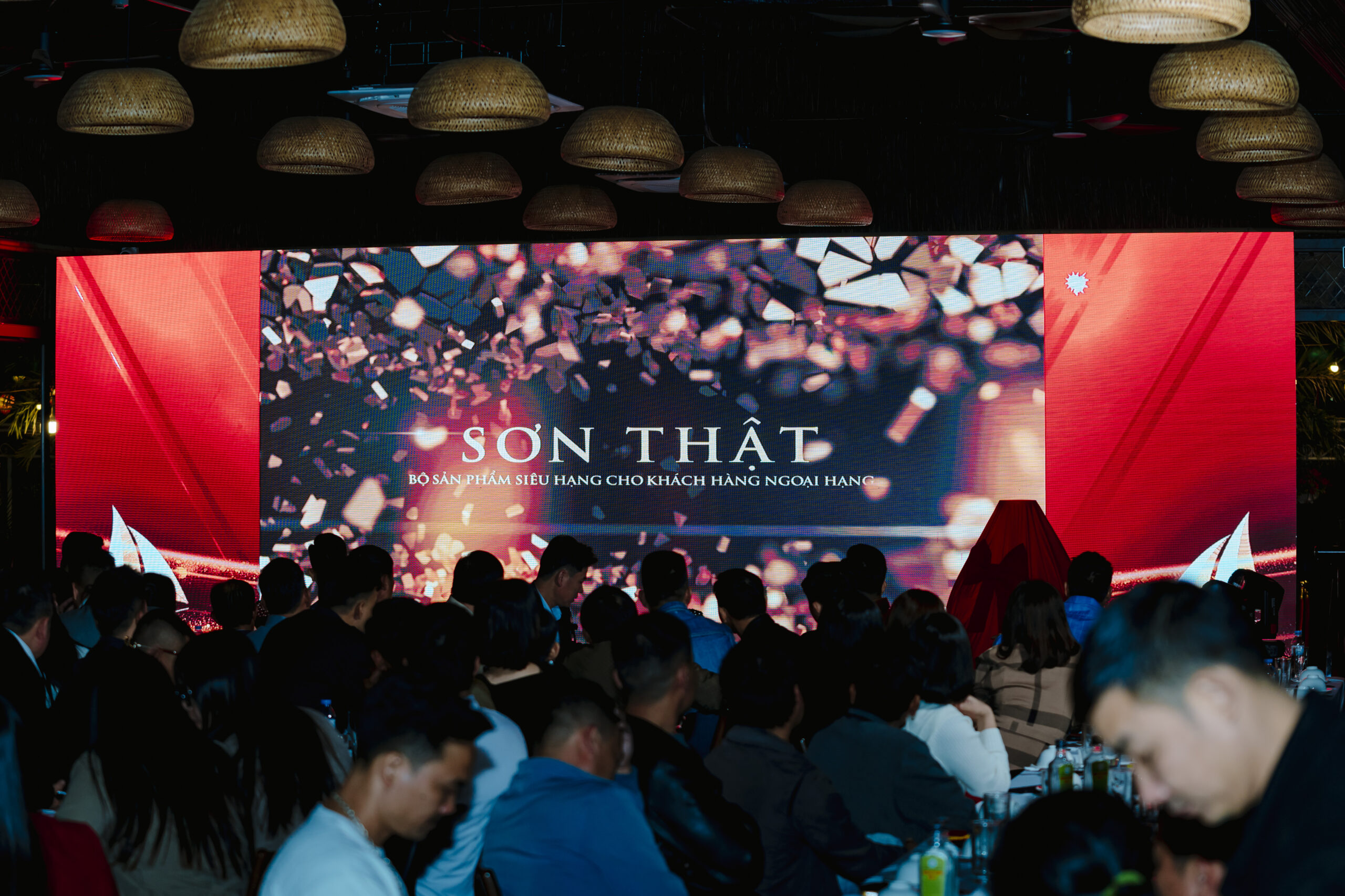 Bộ sản phẩm thương hiệu SƠN THẬT ra mắt tại buổi kỷ niệm